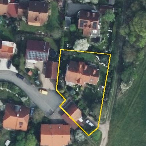Luftbild Am Hainroth 325, 98663 Heldburg — Flurstück 162737000006330028__ mit Grundstücksgrenze